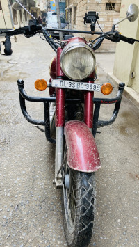 Maroon Royal Enfield Classic 350