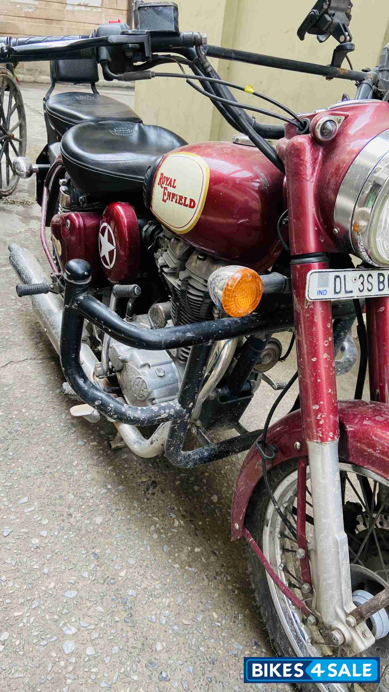 Maroon Royal Enfield Classic 350 Maroon Royal Enfield Classic 350