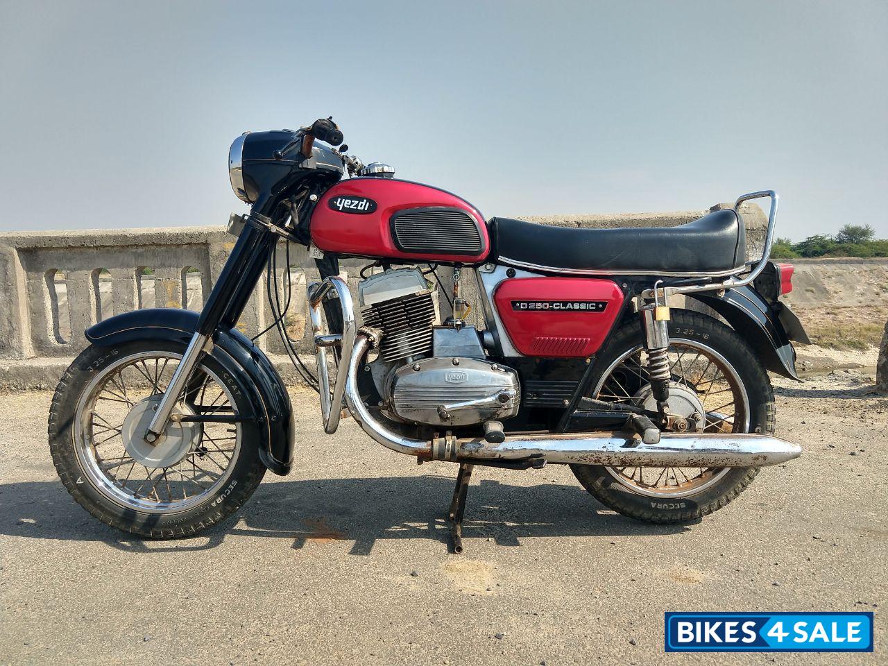 Ideal Jawa Yezdi Classic