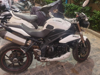 Crystal White Triumph Speed Triple