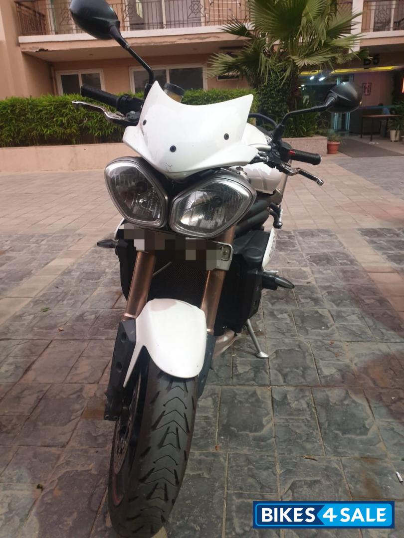 Crystal White Triumph Speed Triple