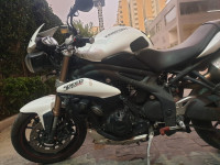 Crystal White Triumph Speed Triple