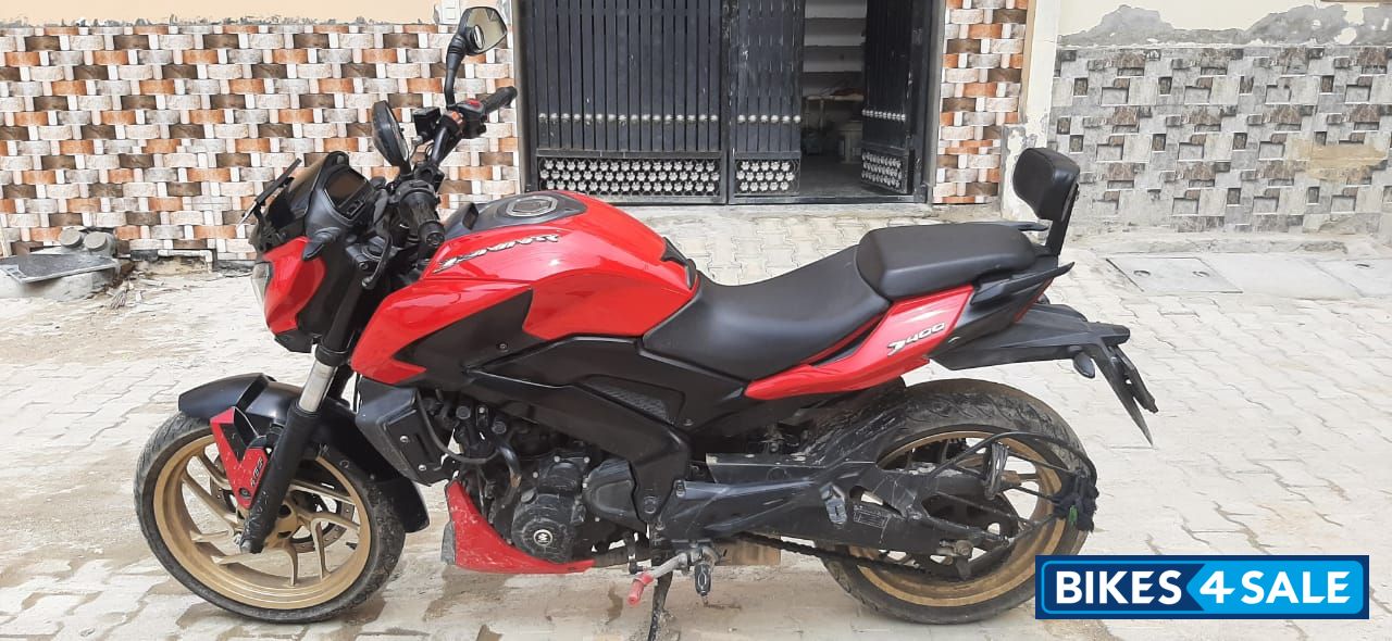 Red Bajaj Dominar 400