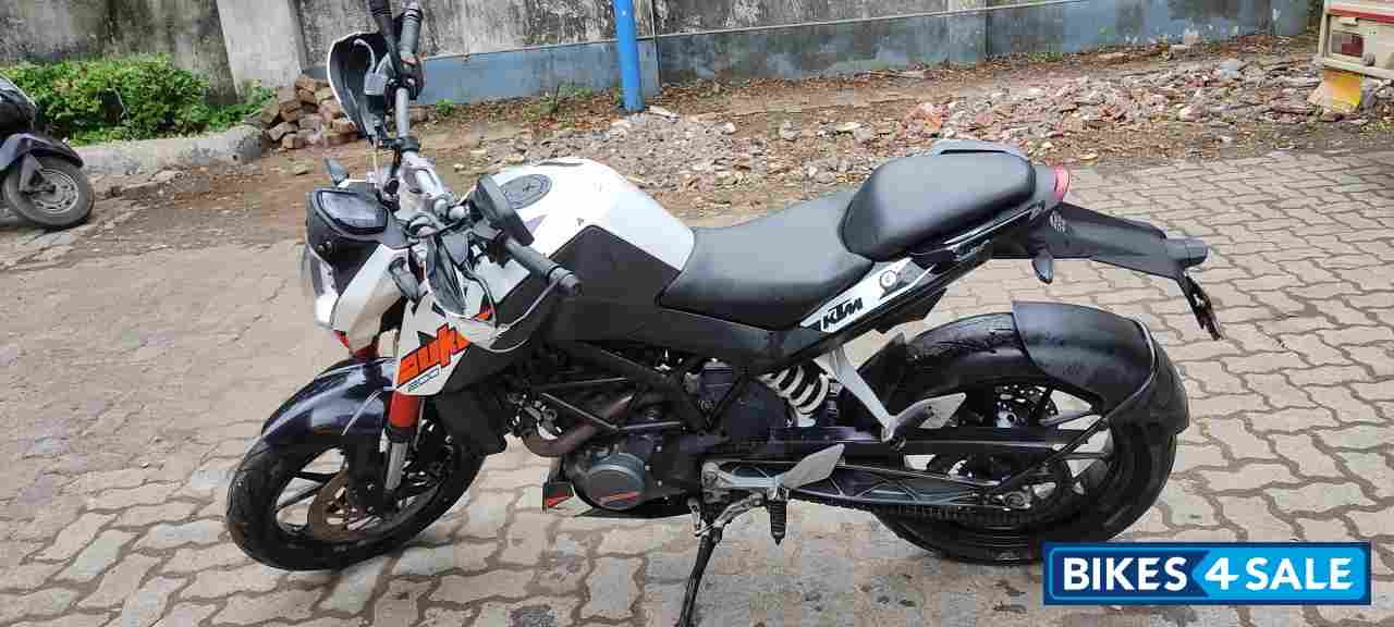 White & Black KTM Duke 200