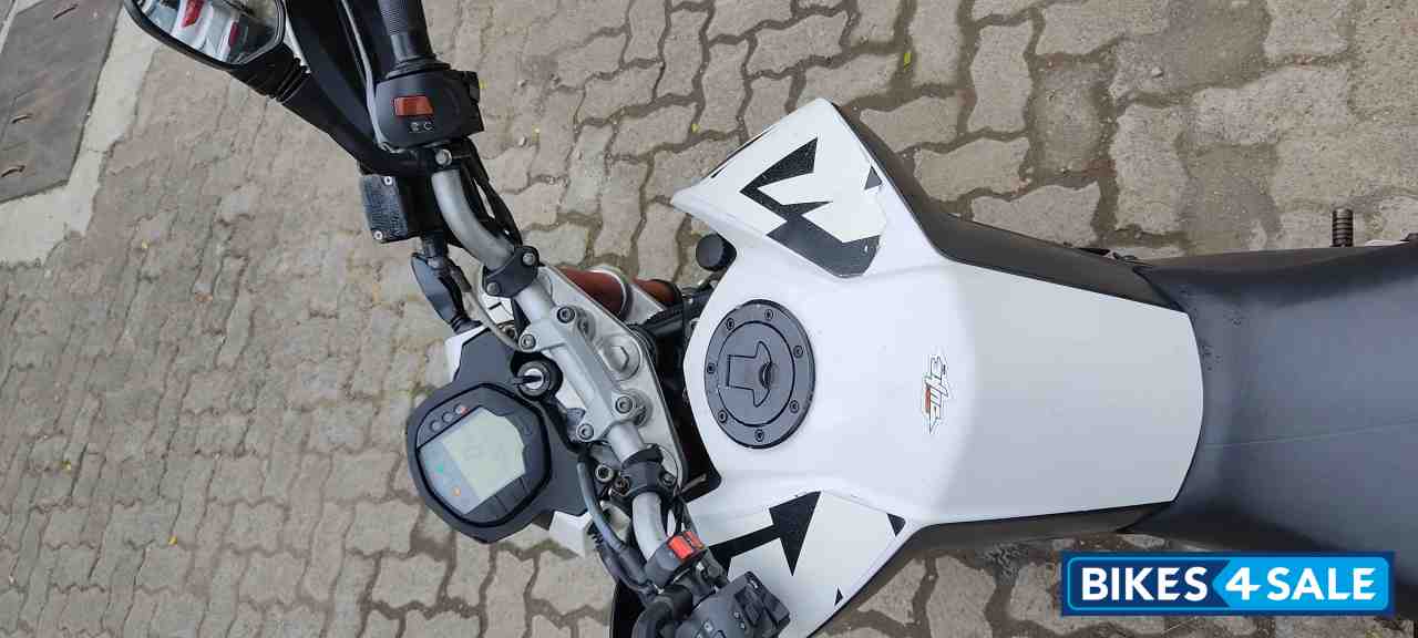 White & Black KTM Duke 200