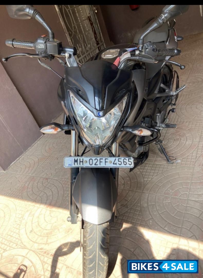 Black Bajaj Pulsar 200 NS Black Bajaj Pulsar 200 NS