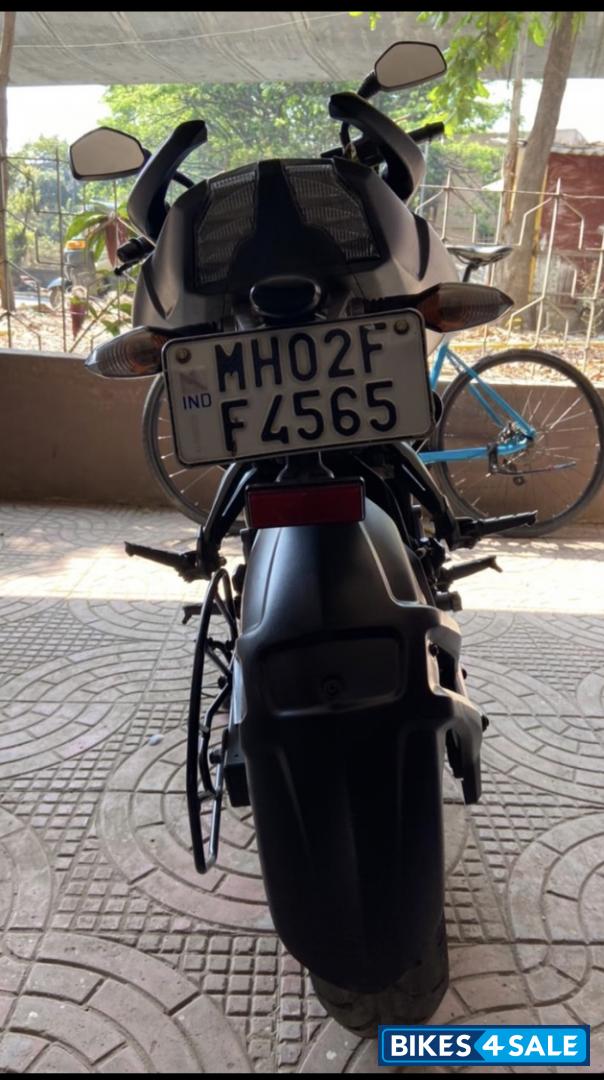 Black Bajaj Pulsar 200 NS Black Bajaj Pulsar 200 NS