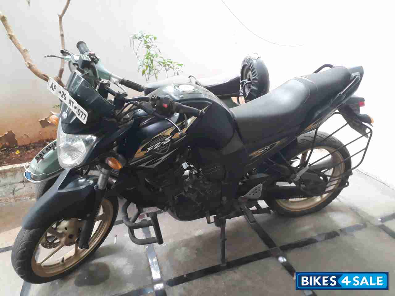 Midnight Black & Gold Yamaha FZ-S