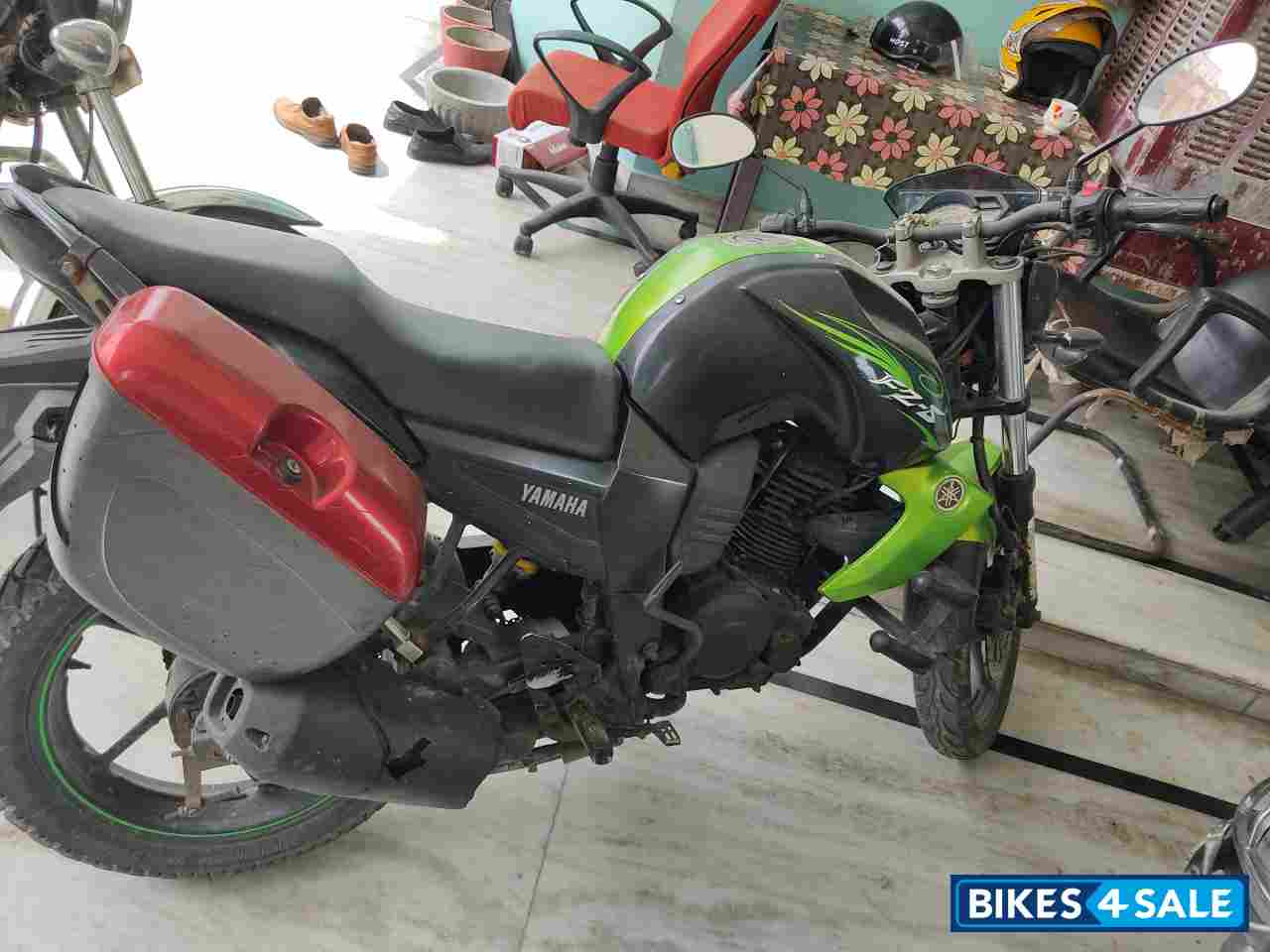 Green Yamaha FZ-S Green Yamaha FZ-S