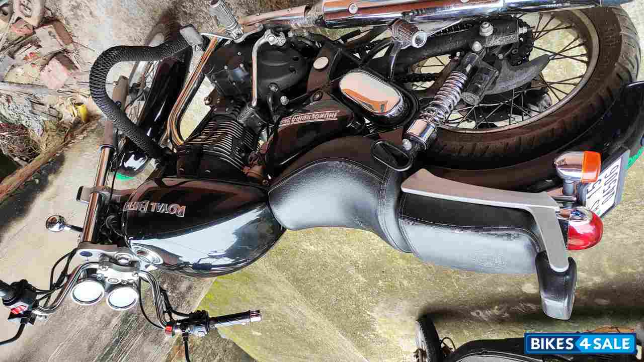 Black Royal Enfield Thunderbird 350