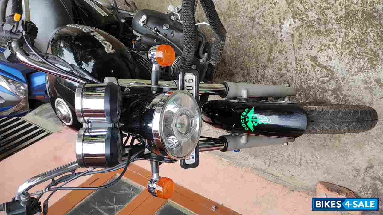 Black Royal Enfield Thunderbird 350