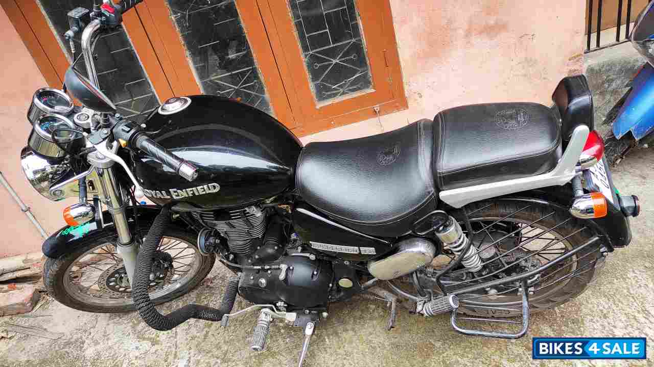 Black Royal Enfield Thunderbird 350