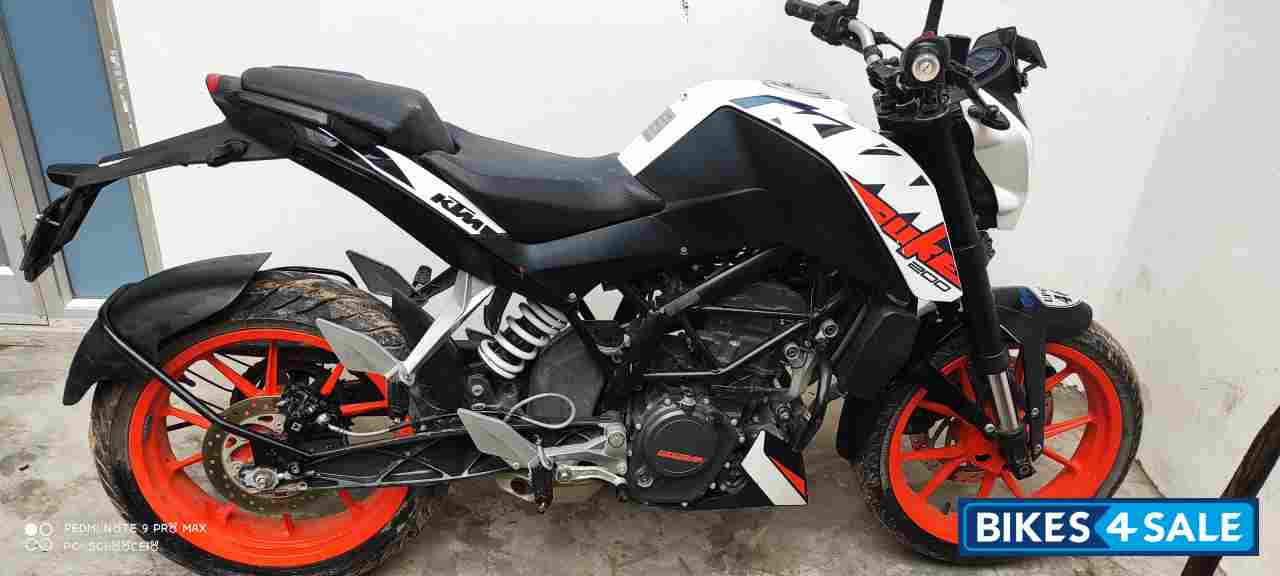 White KTM Duke 200