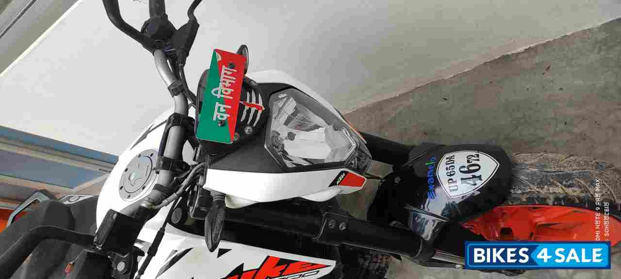White KTM Duke 200