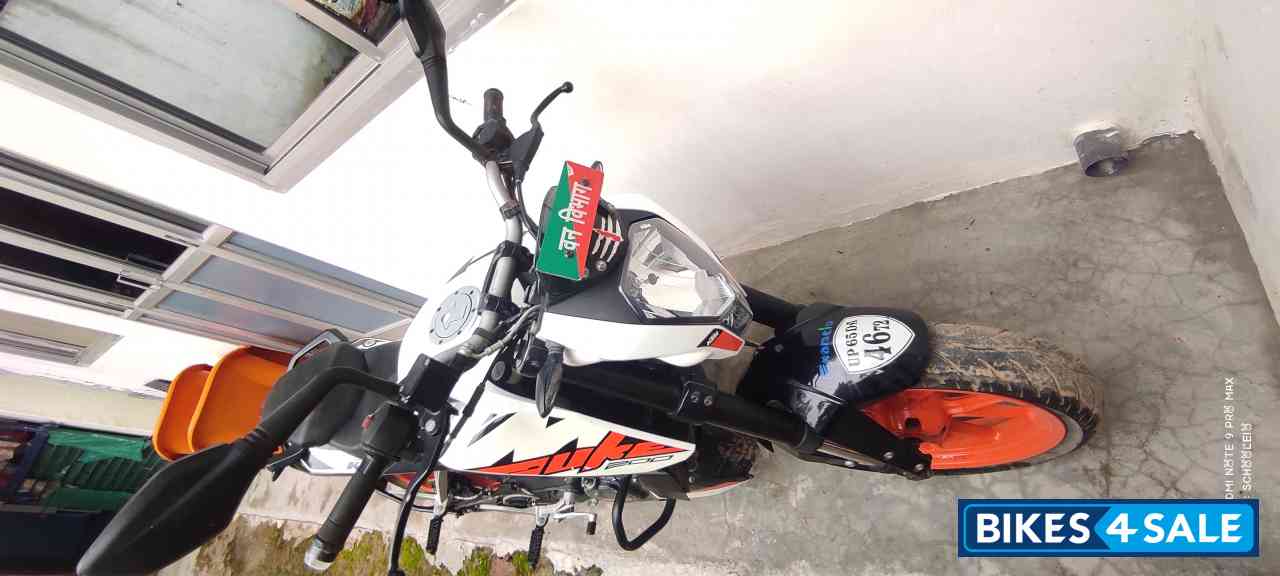 White KTM Duke 200