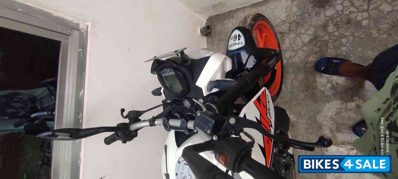 White KTM Duke 200