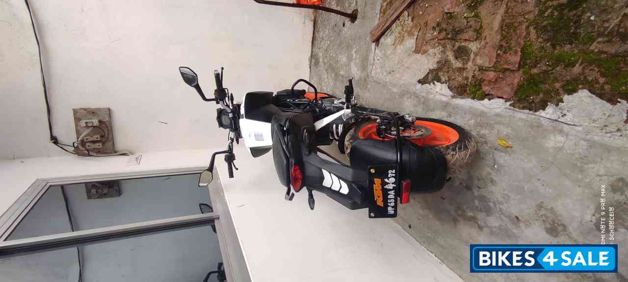 White KTM Duke 200