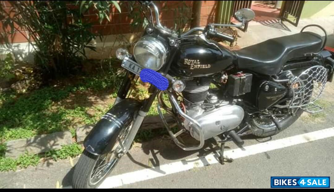 Black Royal Enfield Bullet Standard 350