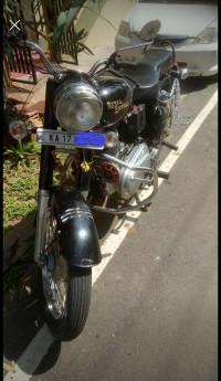 Black Royal Enfield Bullet Standard 350