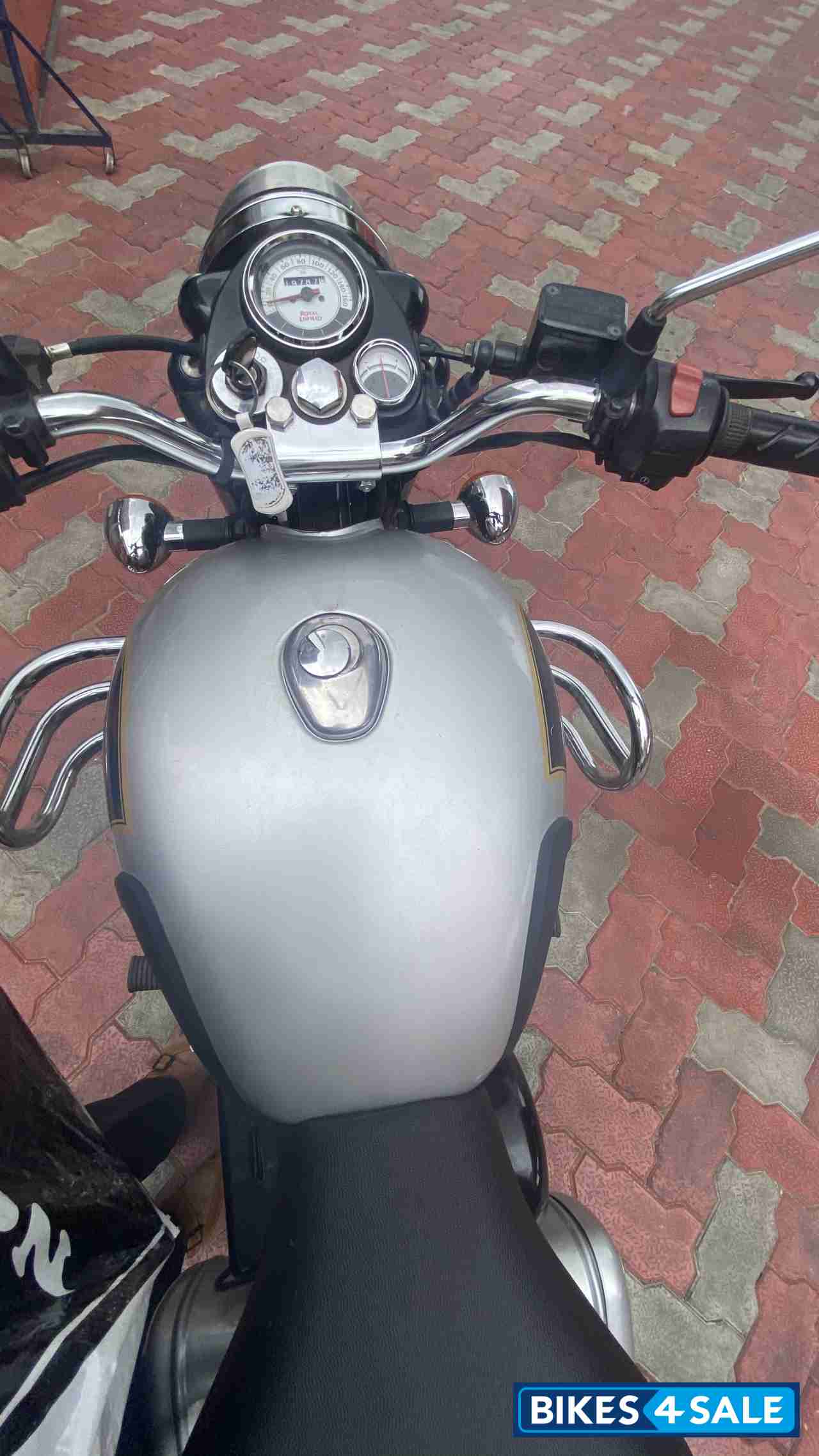 Silver Royal Enfield Classic 350 BS VI Silver Royal Enfield Classic 350 BS VI