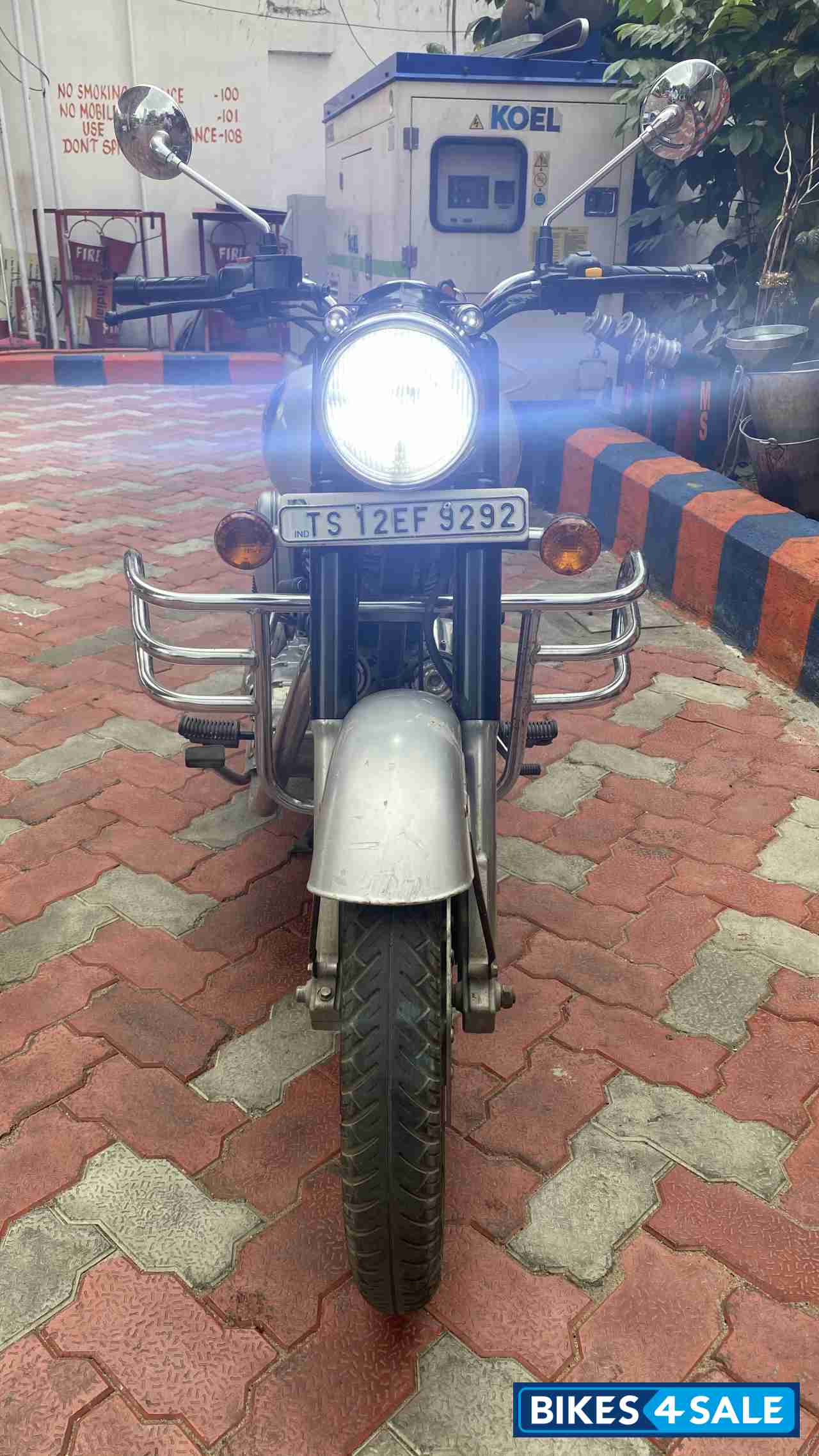 Silver Royal Enfield Classic 350 BS VI Silver Royal Enfield Classic 350 BS VI