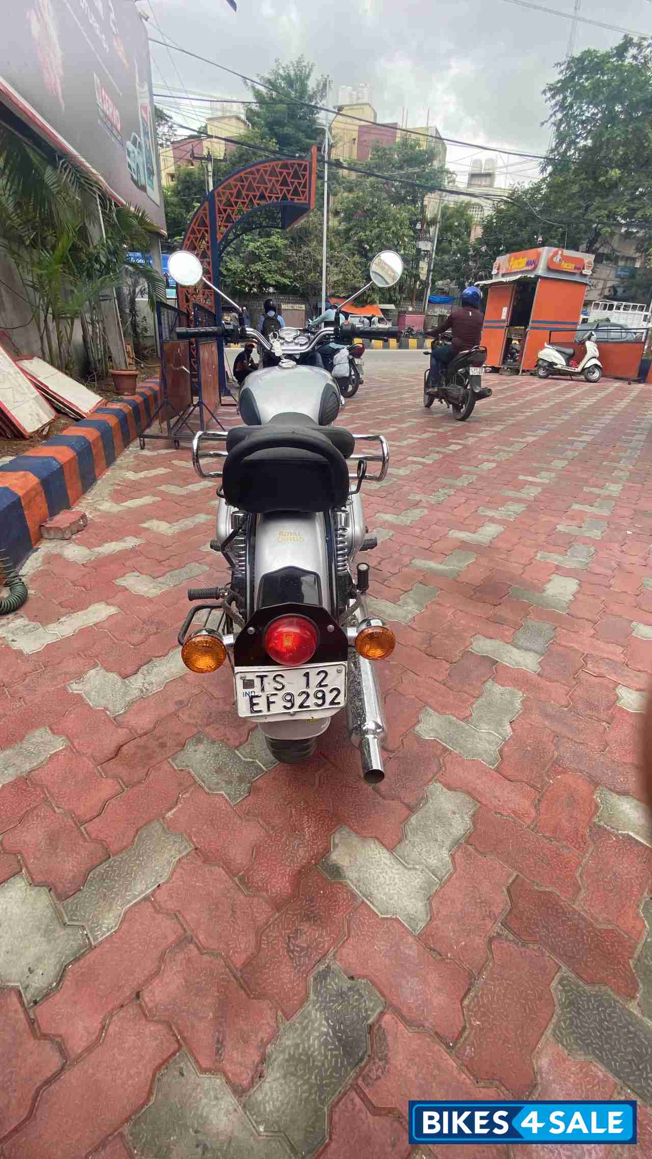 Silver Royal Enfield Classic 350 BS VI Silver Royal Enfield Classic 350 BS VI