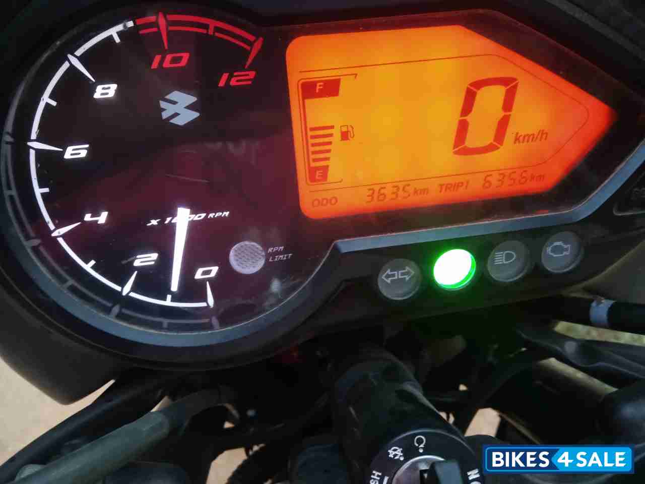 Bajaj Pulsar 125 Split Seat Bajaj Pulsar 125 Split Seat