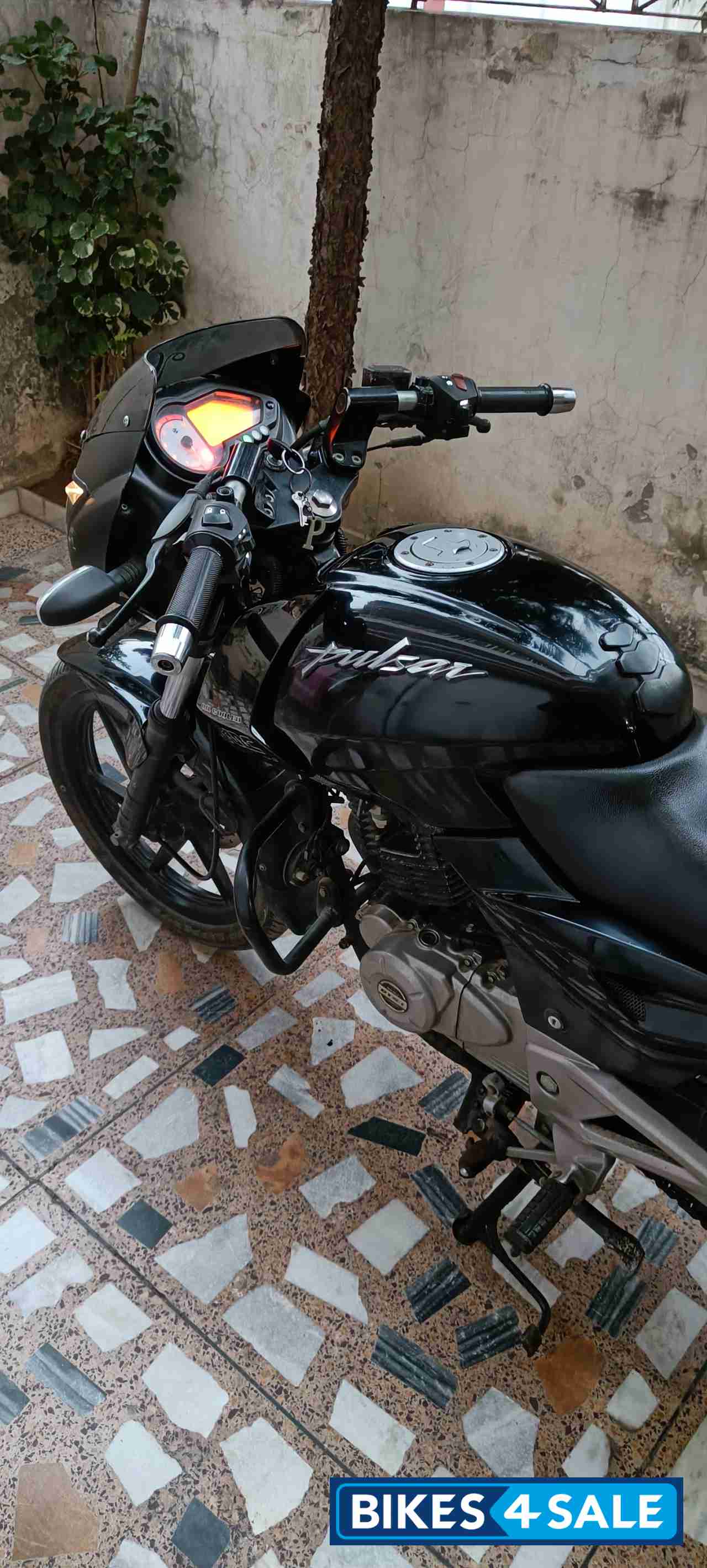 Z Black Bajaj Pulsar 180 DTSi
