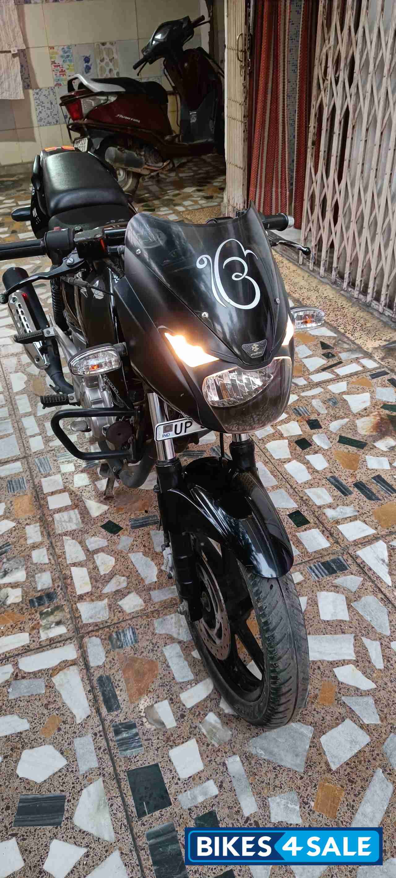 Z Black Bajaj Pulsar 180 DTSi