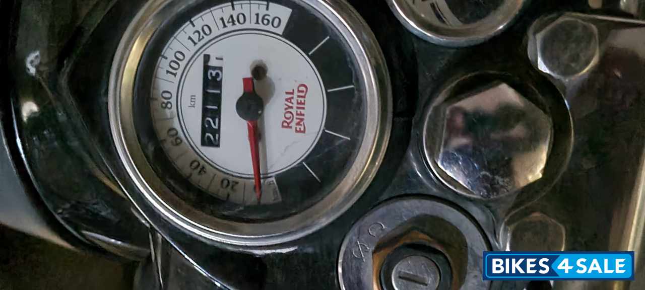 White Royal Enfield Classic 350 White Royal Enfield Classic 350