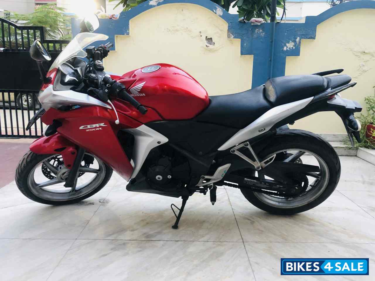 Candy Ruby Red Honda CBR 250R ABS