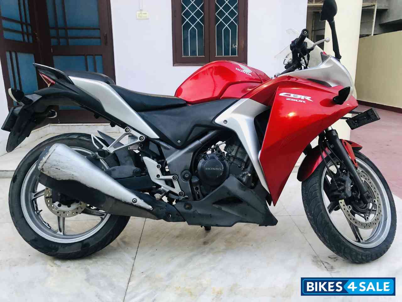 Candy Ruby Red Honda CBR 250R ABS