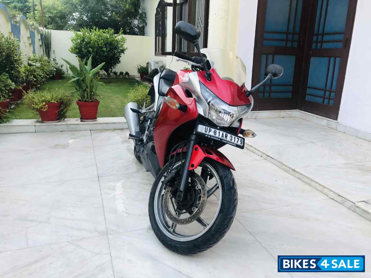 Candy Ruby Red Honda CBR 250R ABS