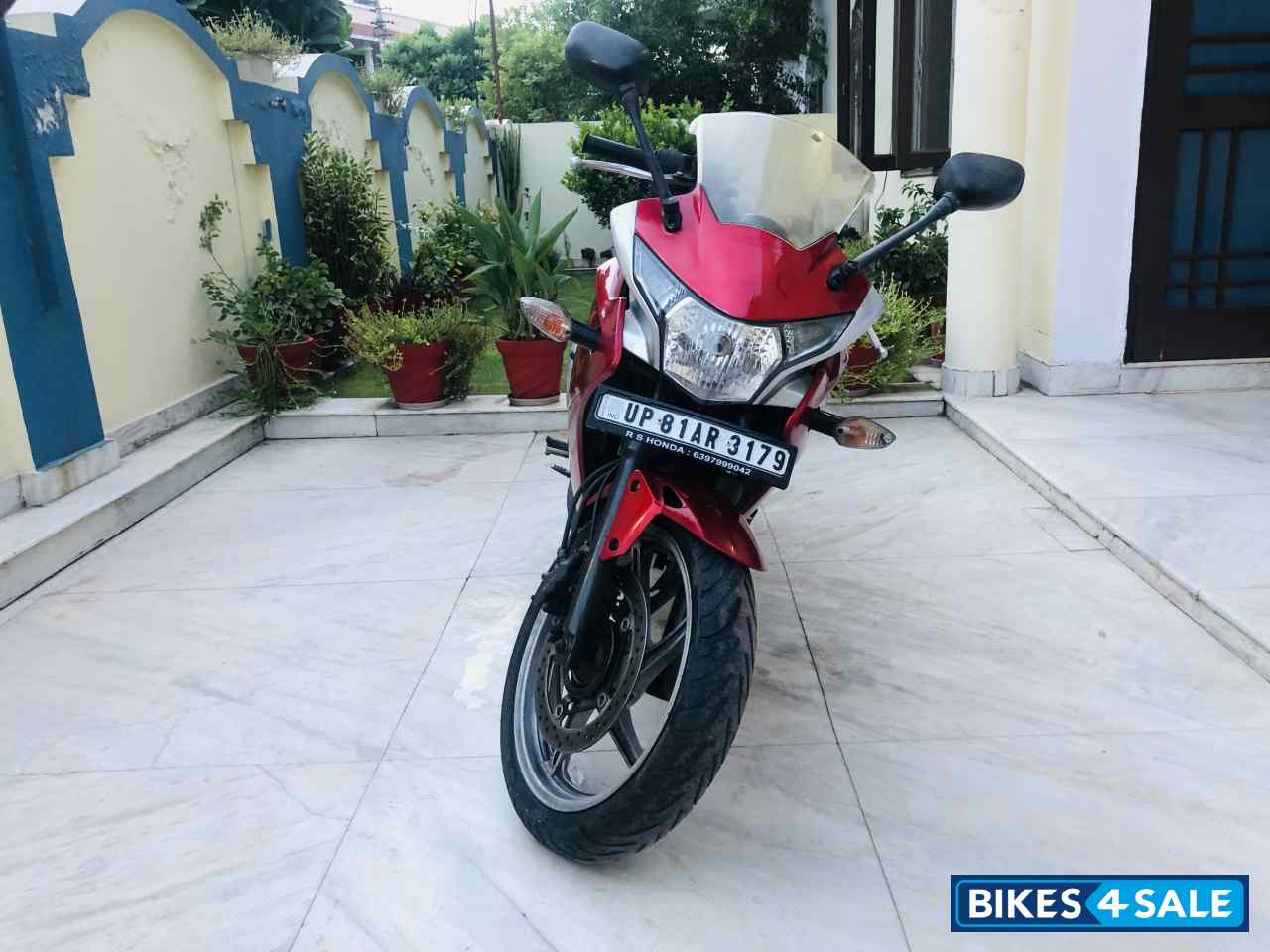 Candy Ruby Red Honda CBR 250R ABS