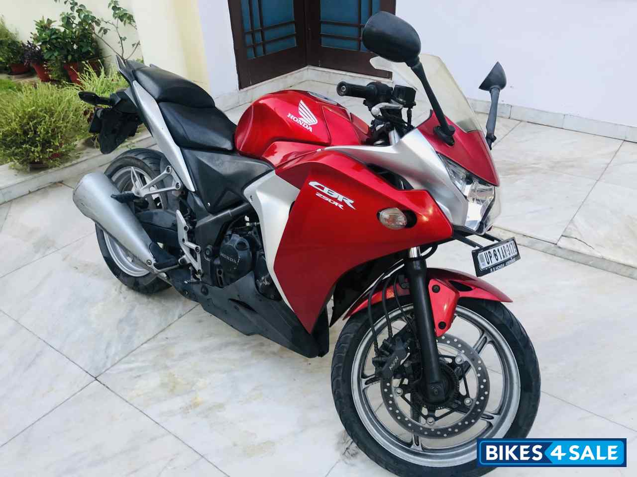 Candy Ruby Red Honda CBR 250R ABS