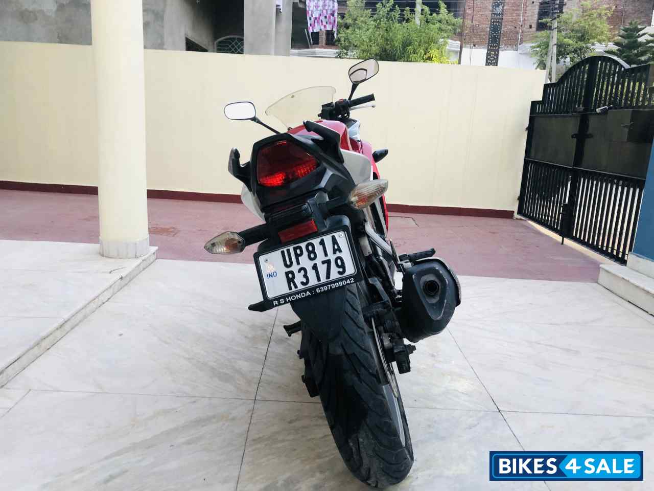 Candy Ruby Red Honda CBR 250R ABS