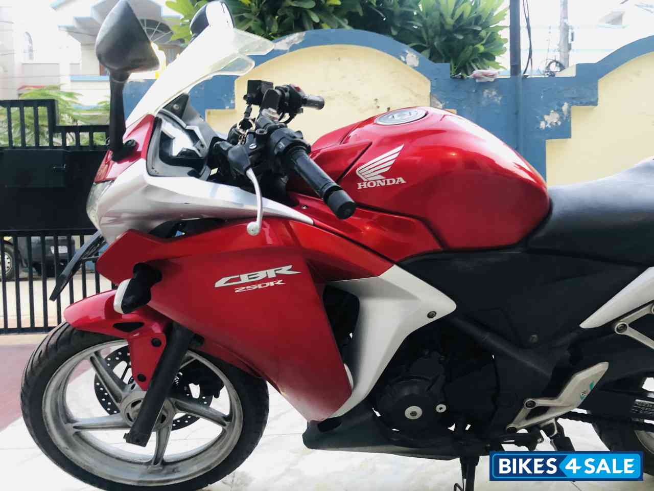 Candy Ruby Red Honda CBR 250R ABS