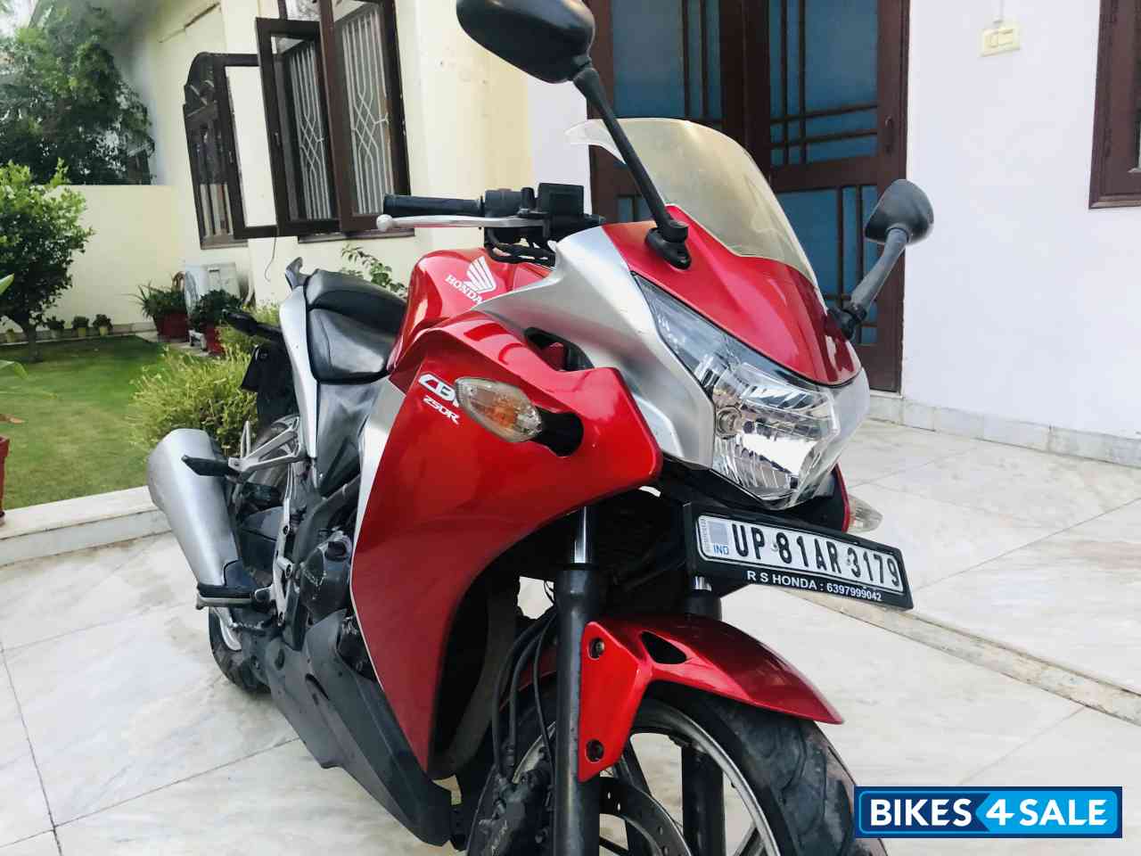 Candy Ruby Red Honda CBR 250R ABS