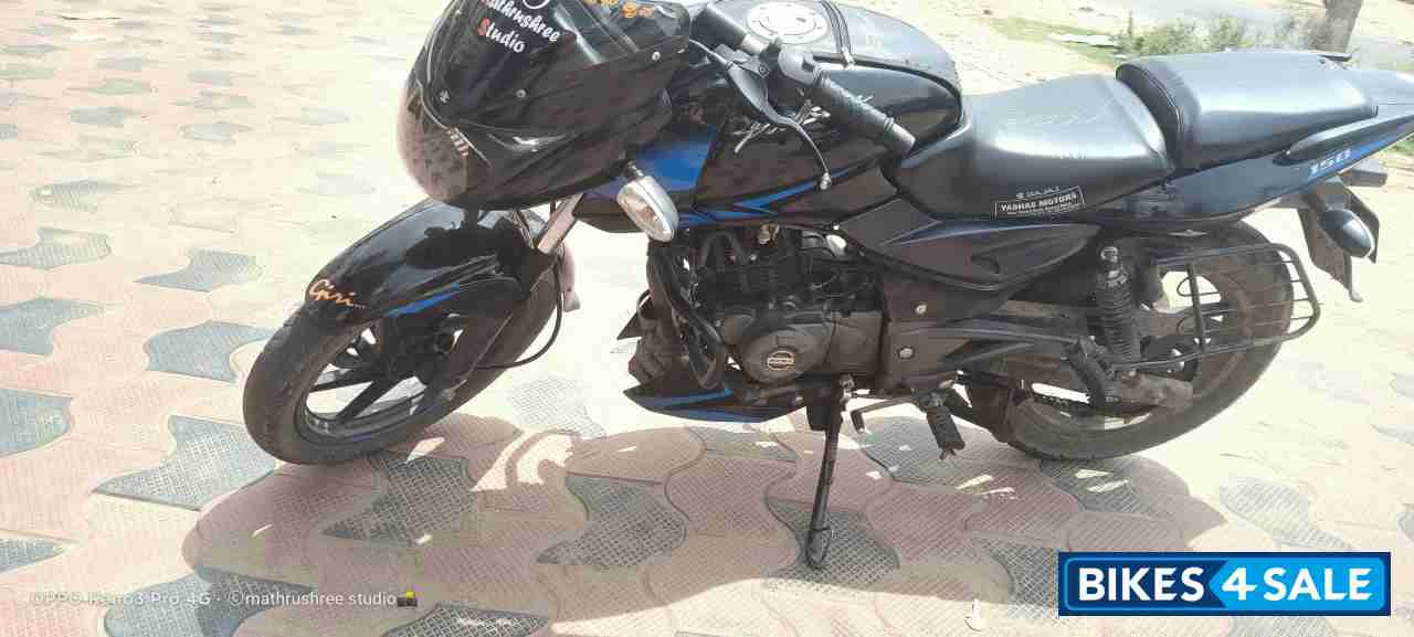 Blue Bajaj Pulsar 150 DTSi