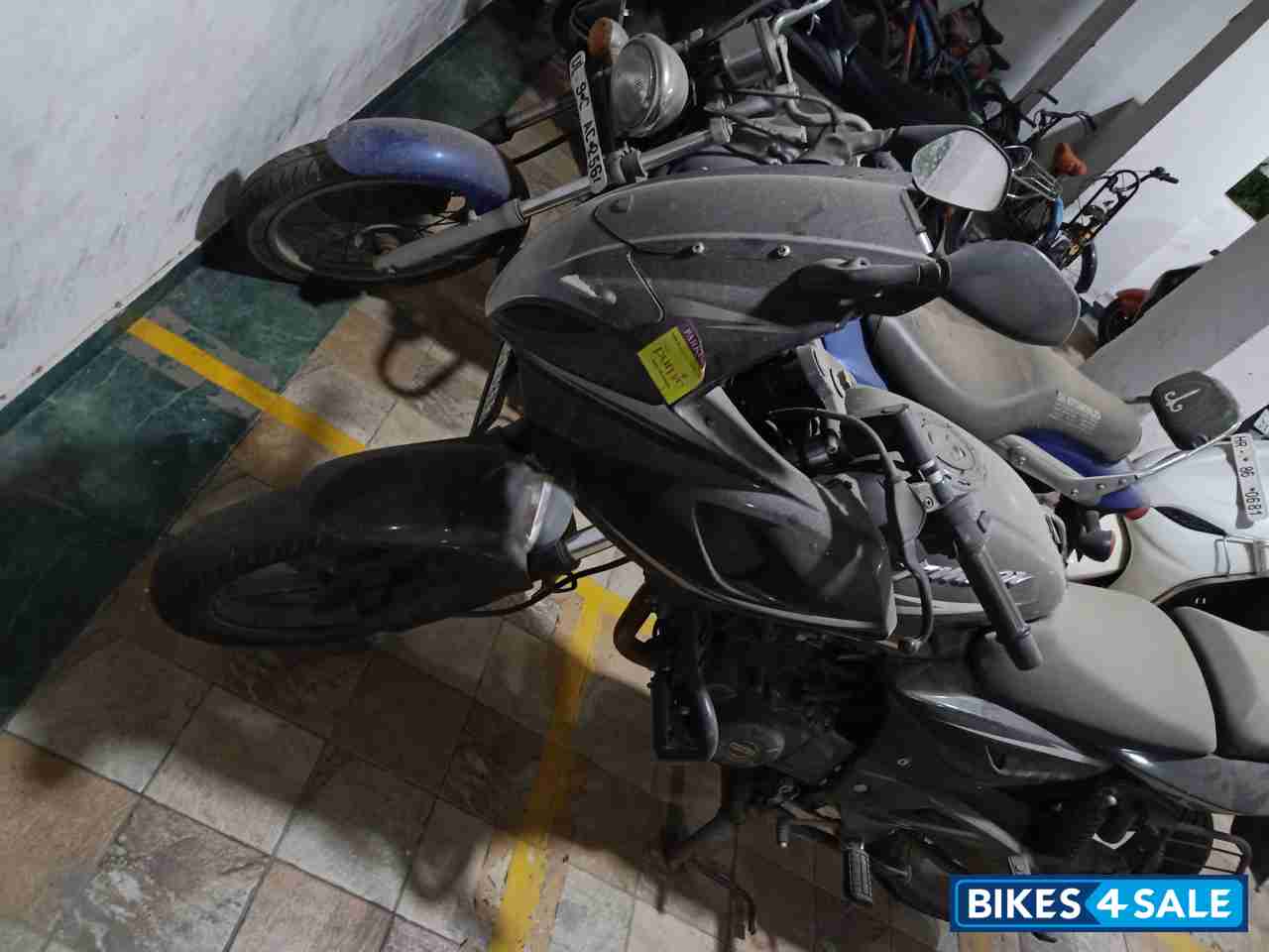 Black Bajaj Pulsar 220F