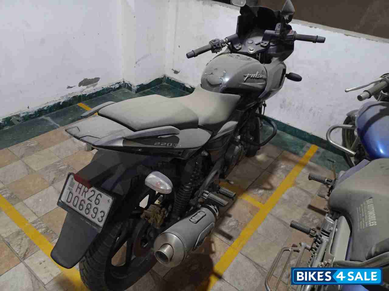 Black Bajaj Pulsar 220F