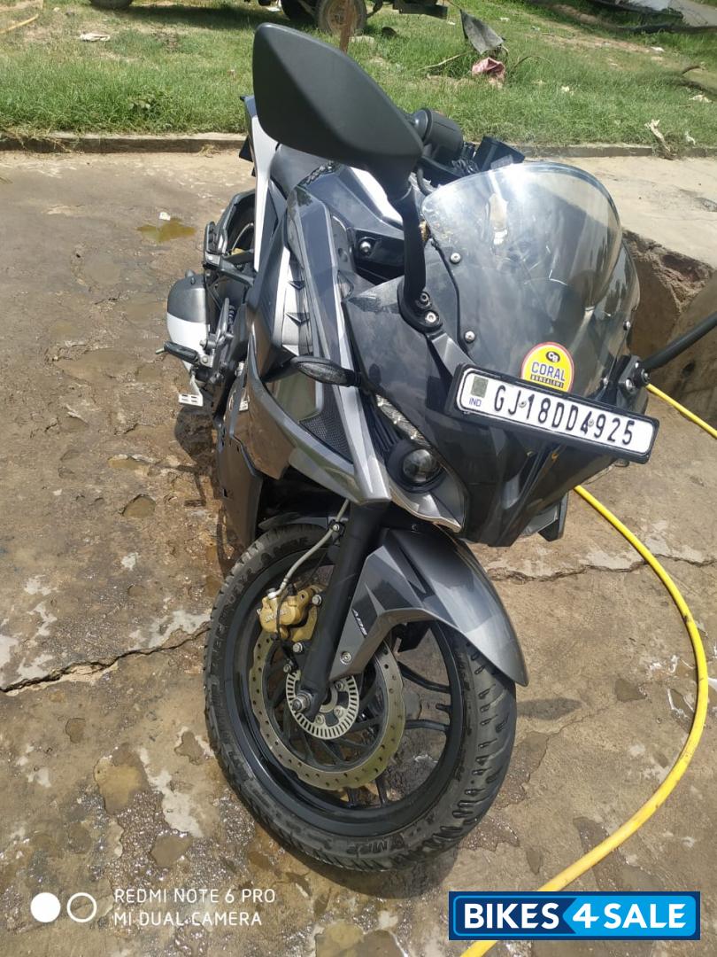 Black Bajaj Pulsar RS 200 ABS