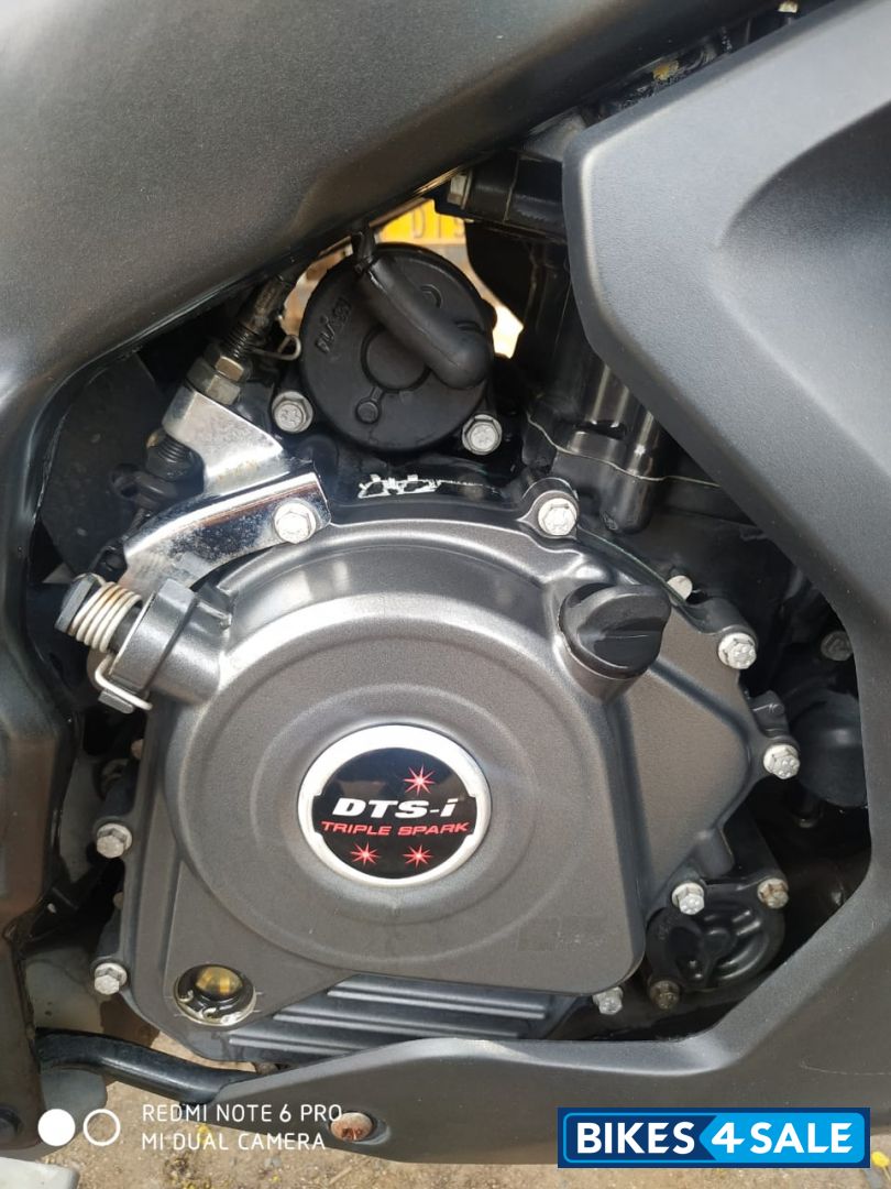 Black Bajaj Pulsar RS 200 ABS