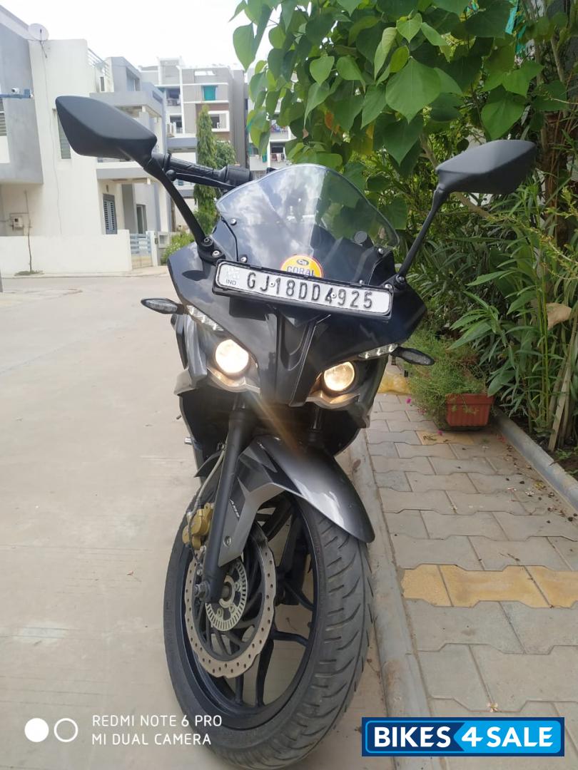 Black Bajaj Pulsar RS 200 ABS