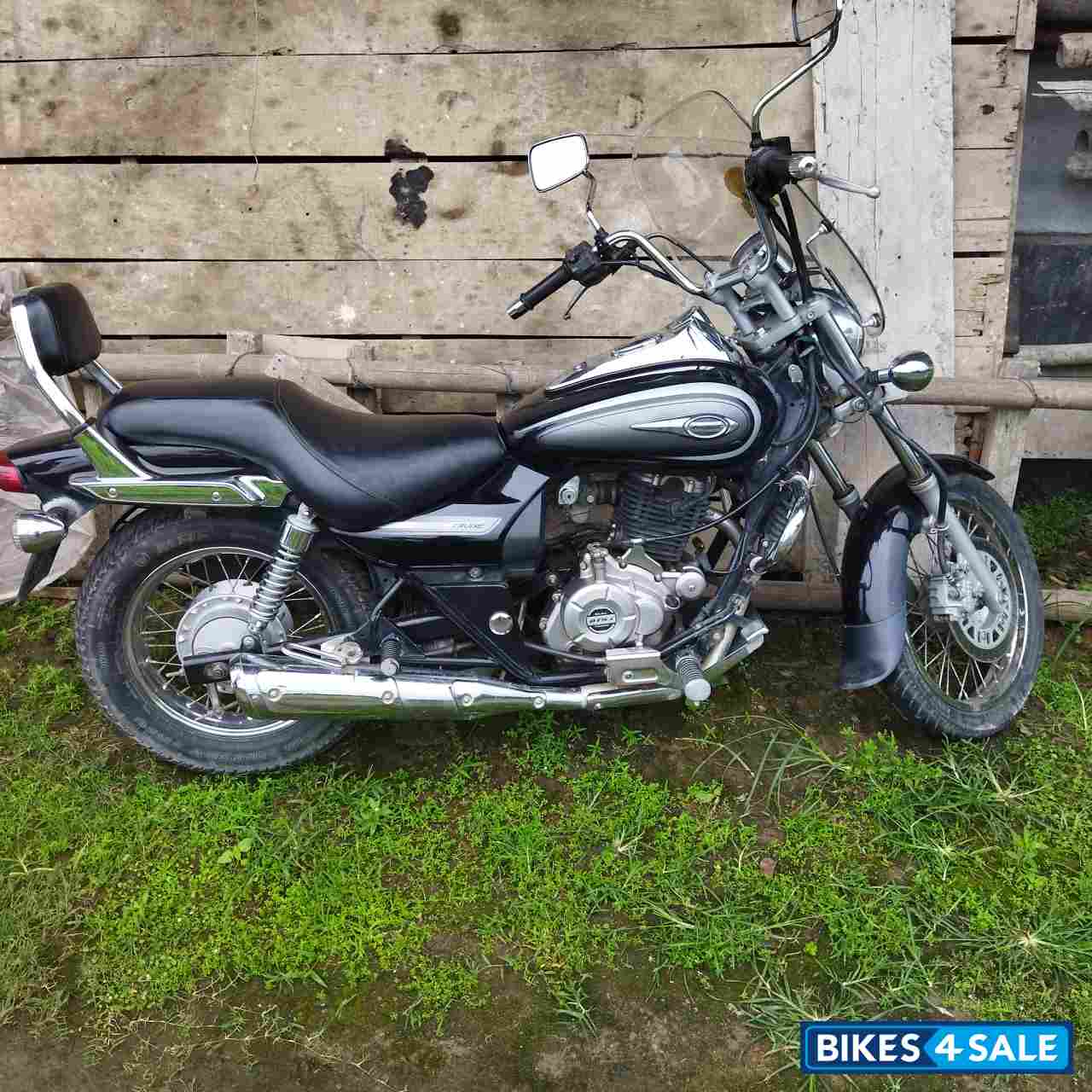 Ebony Black Bajaj Avenger Cruise 220
