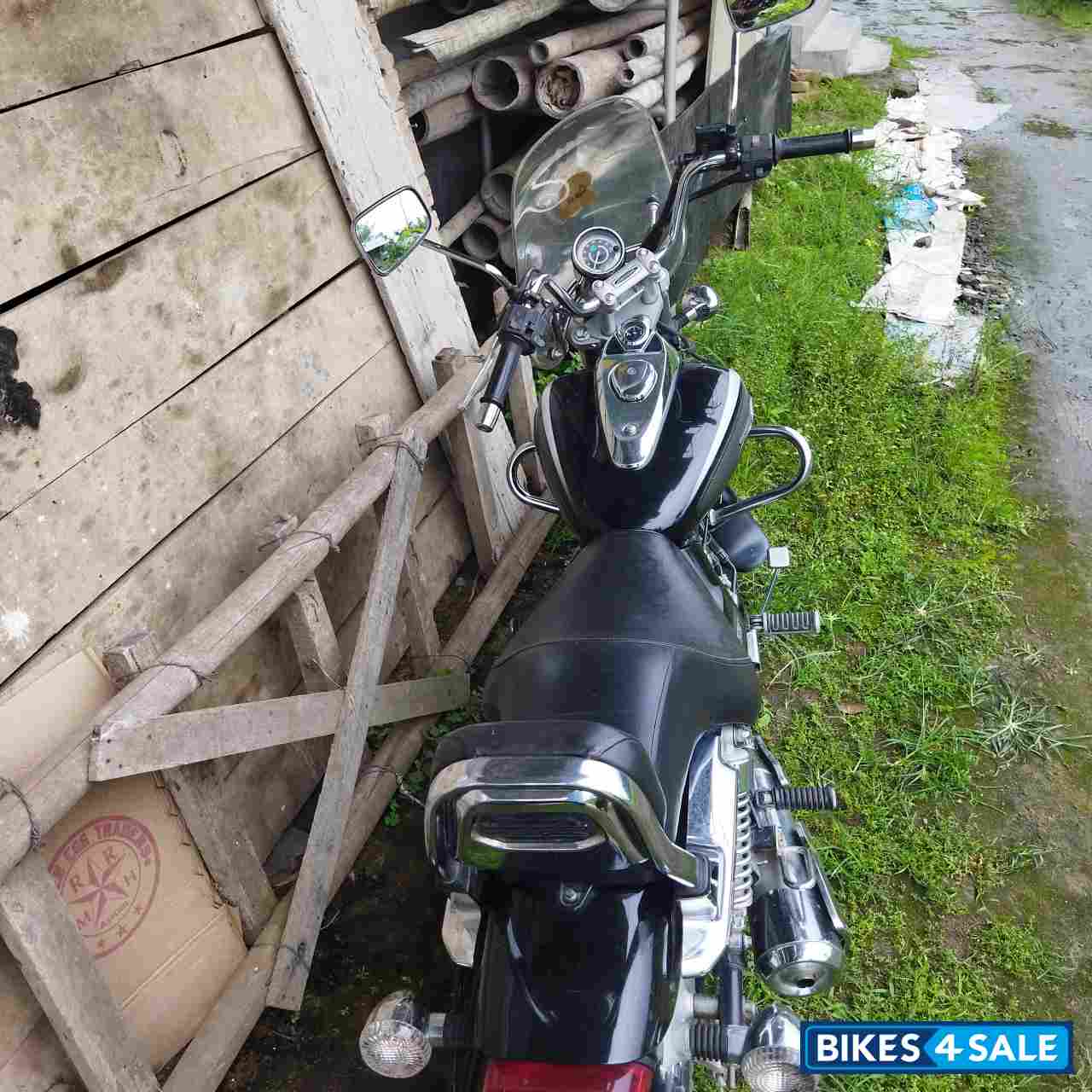 Ebony Black Bajaj Avenger Cruise 220