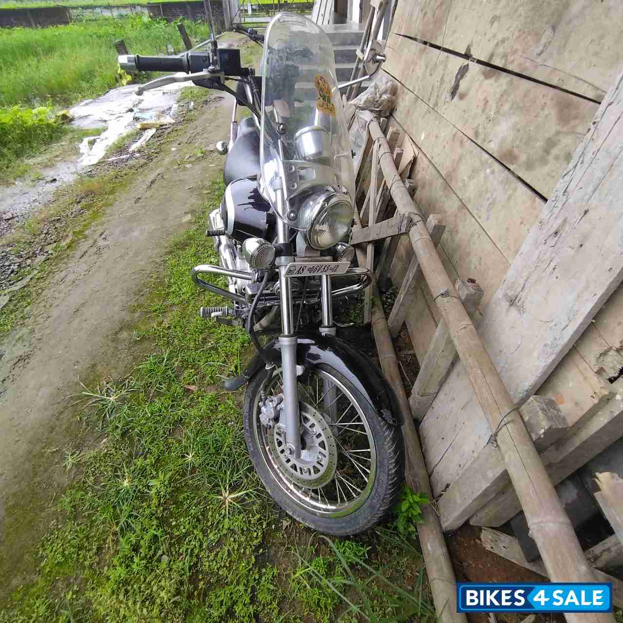 Ebony Black Bajaj Avenger Cruise 220