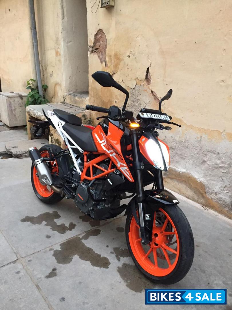 Black & Orange KTM Duke 390