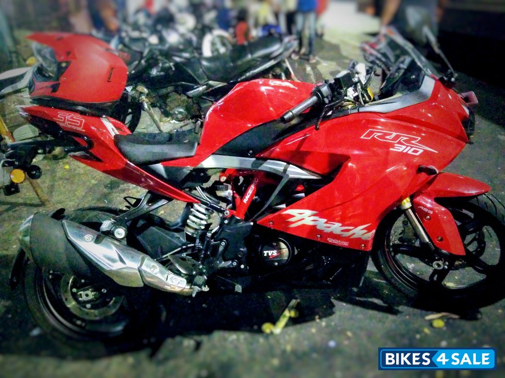 Racing Red TVS Akula 310 Racing Red TVS Akula 310