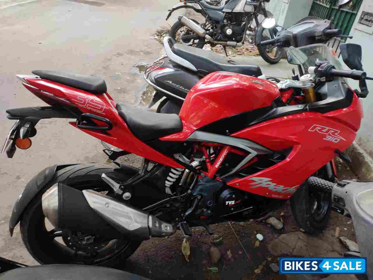 Racing Red TVS Akula 310 Racing Red TVS Akula 310